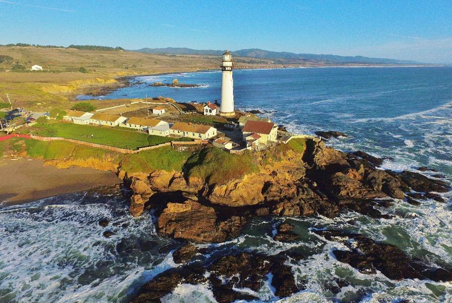 Students mapping granitic plutons and metamorphic rocks in California