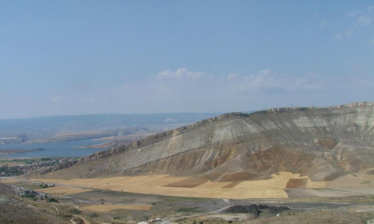 Students at Cayirhan Formation outcrop during Türkiye Field Camp