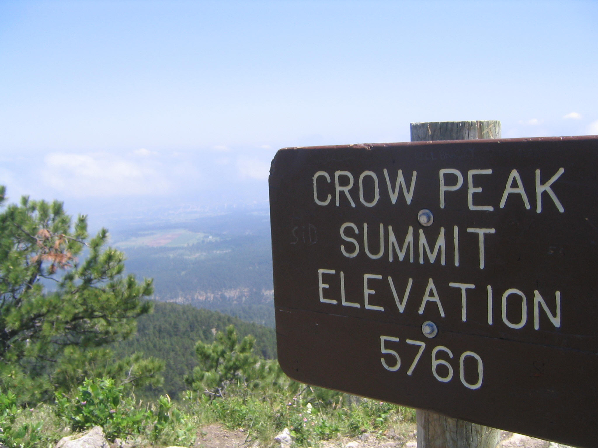 BHNSFS field camp participants examining rock outcrops