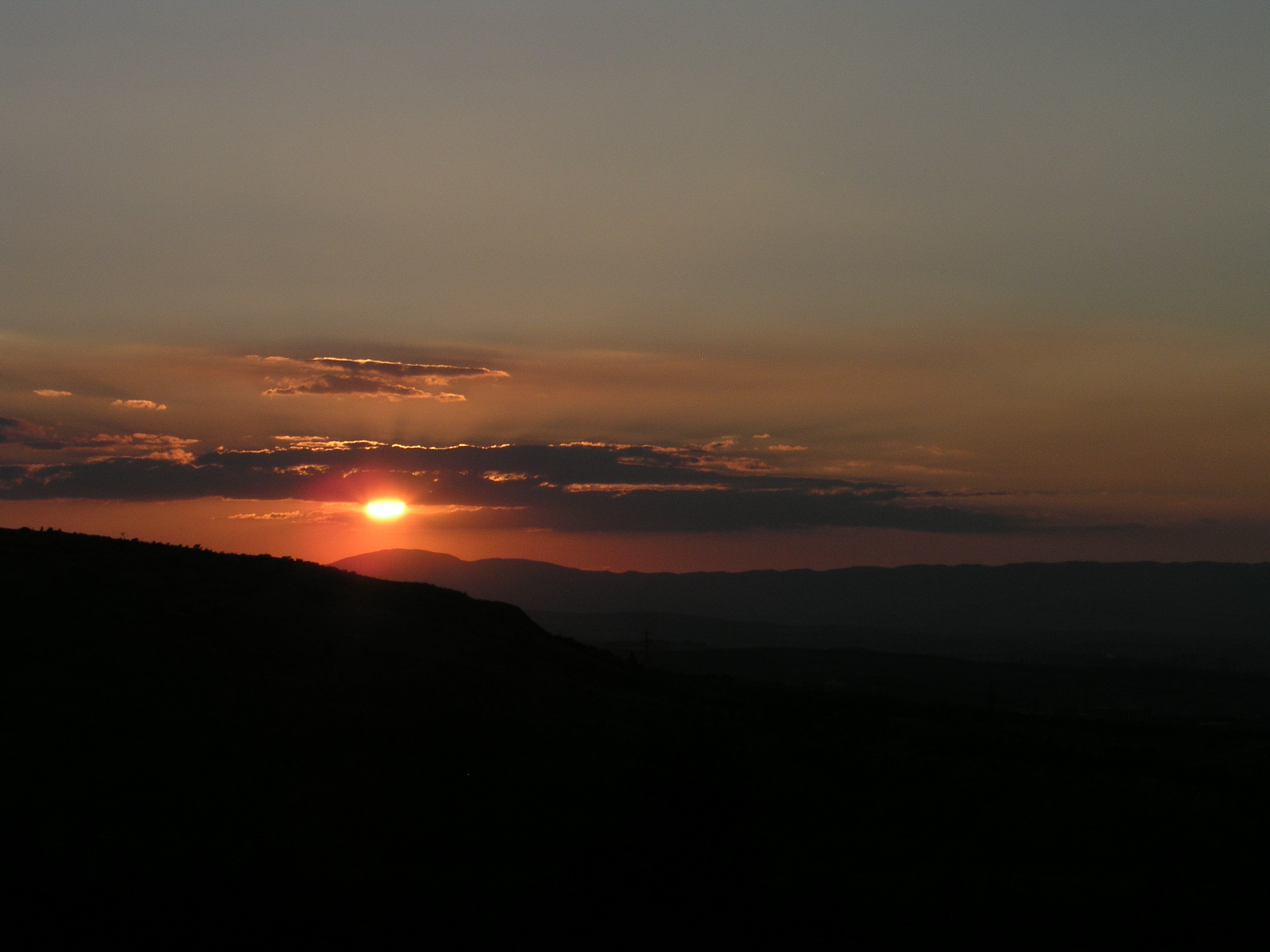 Students mapping structural features in Türkiye during field camp